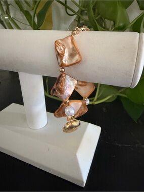 Vintage Gold-Tone Peach Shell & Pearl Charm Bracelet
